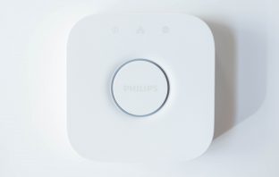 Philips Hue Bridge oben