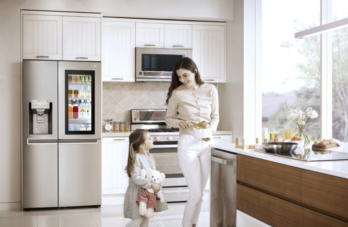 (c) LG Electronics