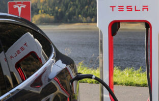 Tesla Laden