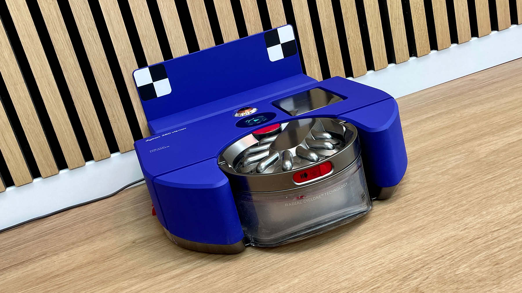 Dyson 360 Vis Nav - Wir haben den starken Saugroboter im Test!