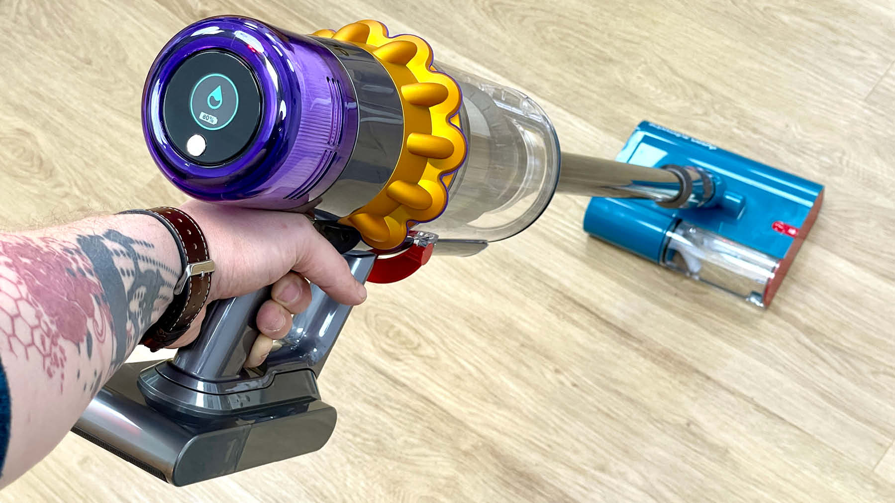 Dyson V15s Detect Submarine - Wir haben den Akkusauger-Wischsauger ganz genau unter die Lupe genommen!