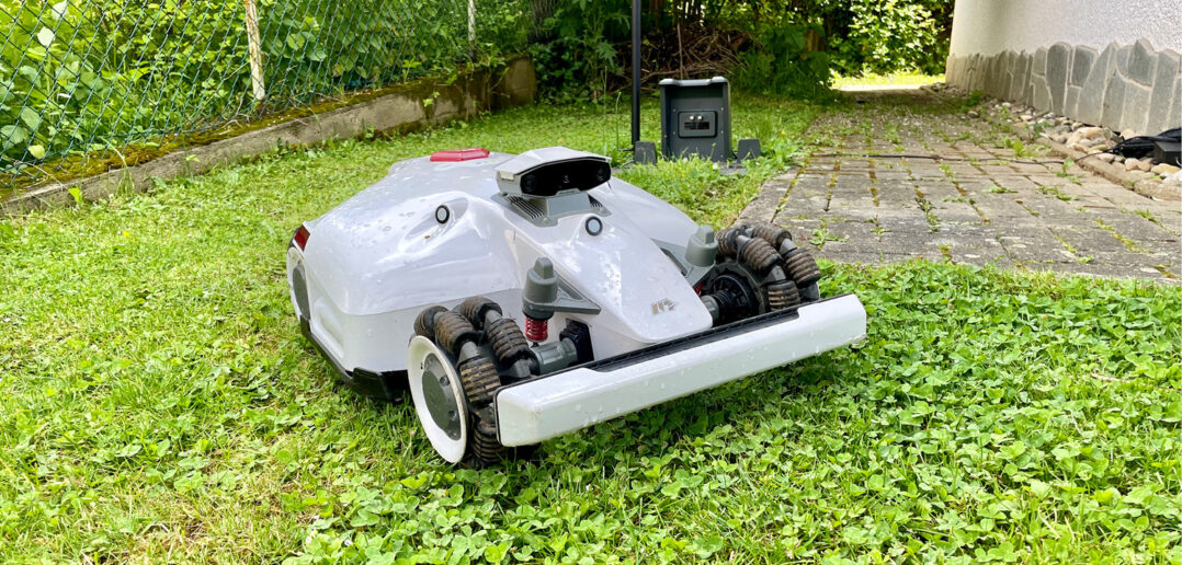 Mammotion LUBA 2