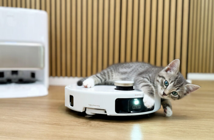 Der Wissenswert-Artikel von SmarthomeAssistent über Saugroboter für Tierhaushalte – Tipps zu Tierhaaraufnahme, Anti-Haar-Bürsten und geeigneten Modellen für Hunde- und Katzenbesitzer.